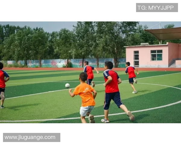 资中足球热潮兴起青少年积极参与提升技艺与团队精神