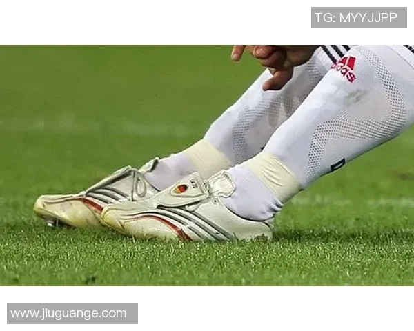 鸳鸯鞋足球的魅力与文化探讨：传统与现代的完美结合